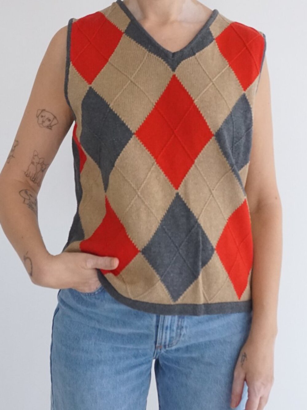 Vintage Liz Claiborne Beige Red Gray Argyle Cotton Sweater Vest V Neck Knit M